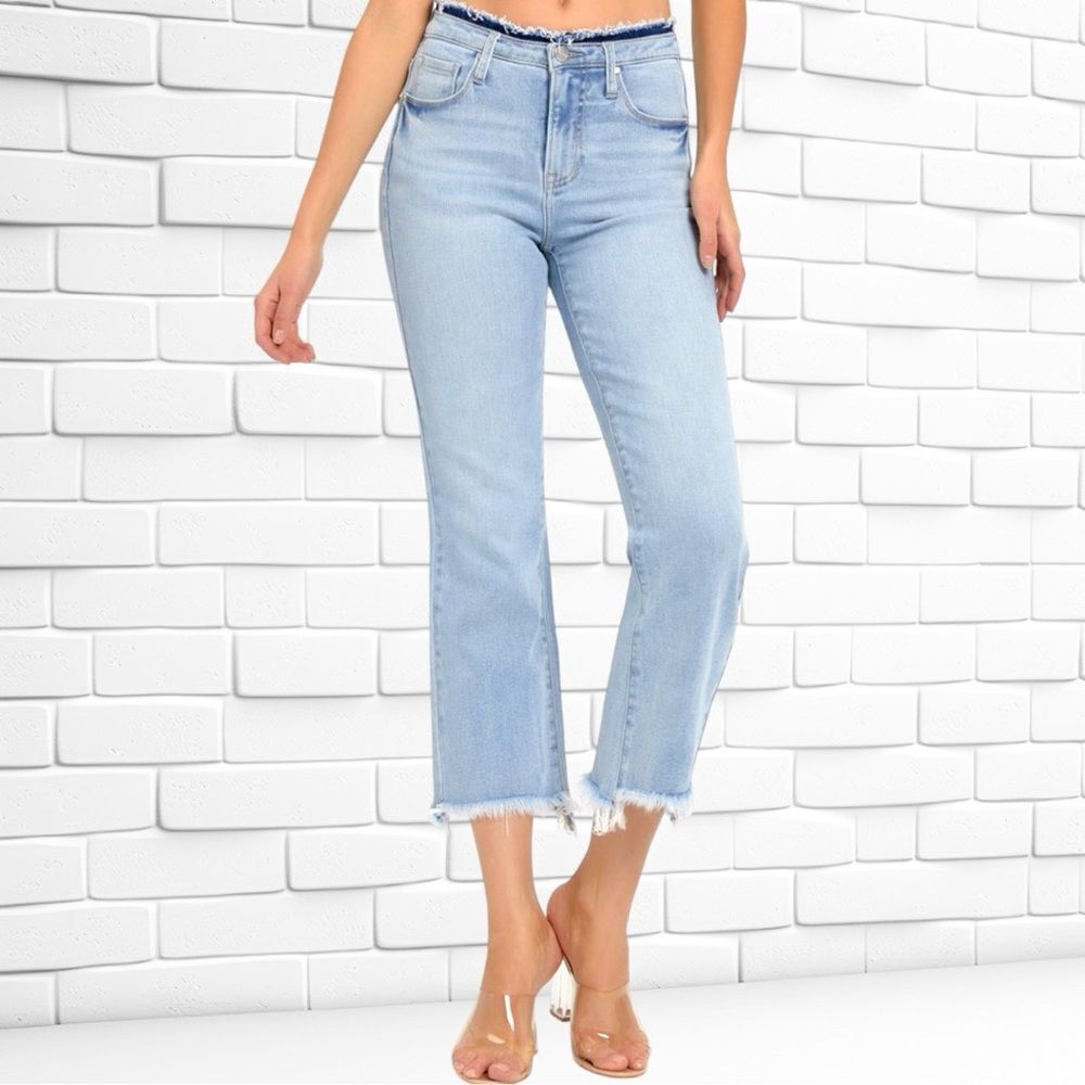 Risen High Rise Crop Flare Frayed Hem Light Wash Jeans Size 13/31 – NWT